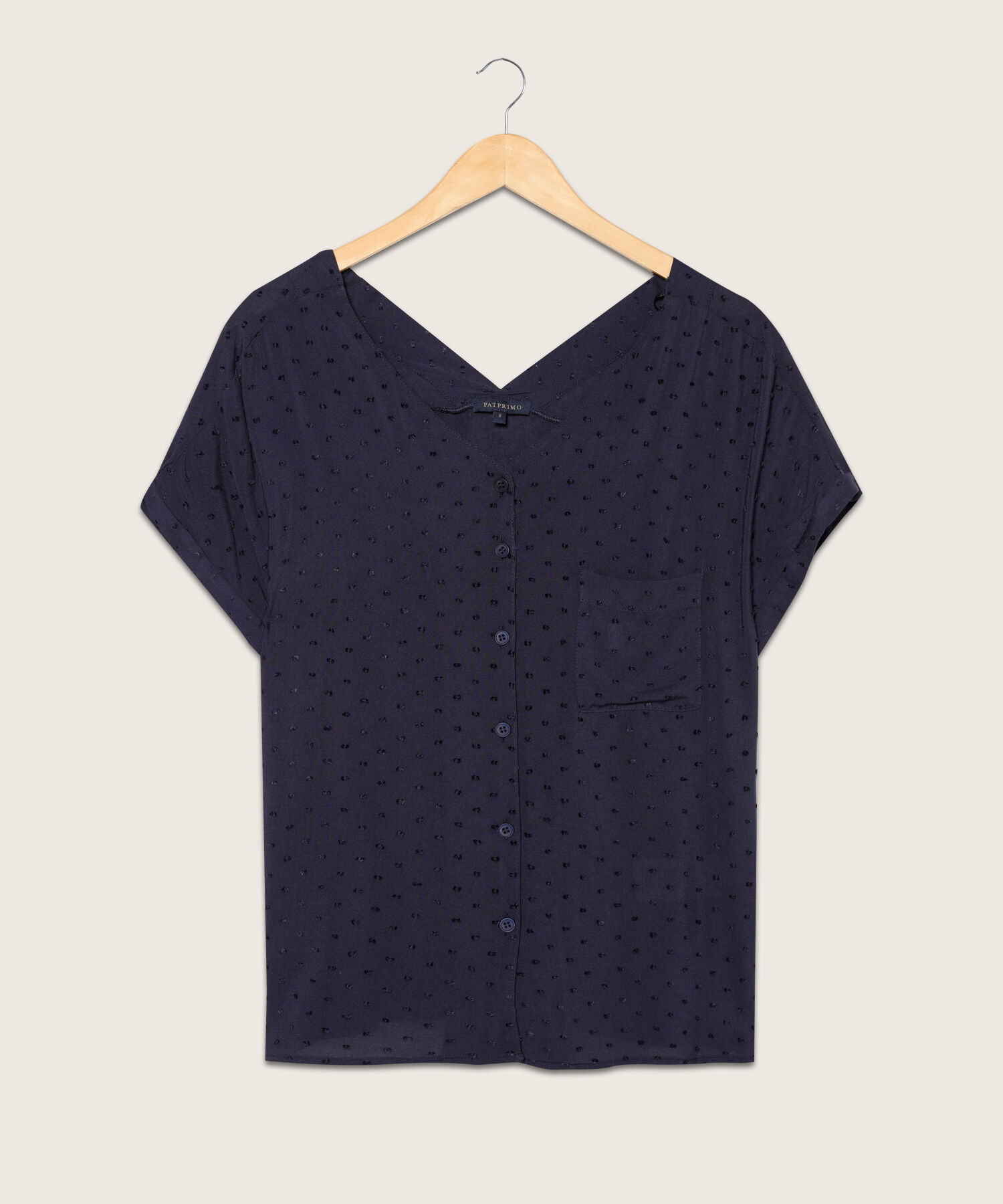 Blusa Unicolor Textura Manga Corta Con Guarda Polvo, Cuello En V, Botonadura, Bolsillo Y Silueta Fluida
