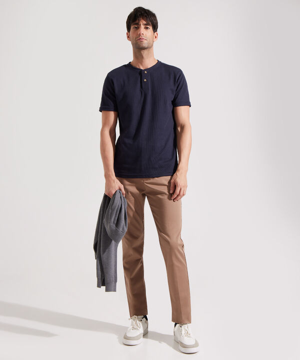 Camiseta Manga Corta Unicolor Cuello Henley