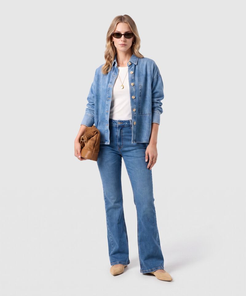 Jeans Bota Flare Detalles Met&aacute;licos Mujer