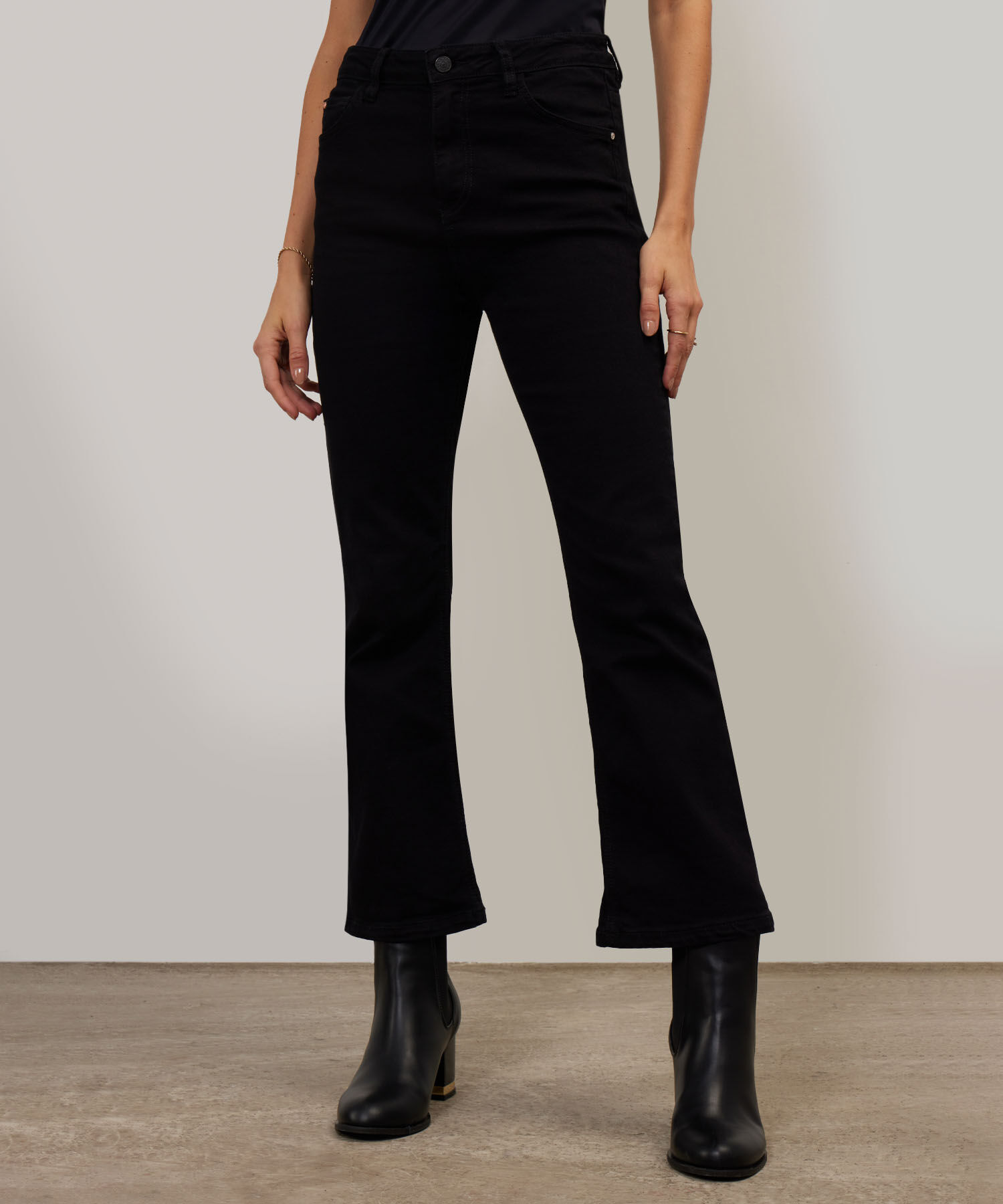 Jean Cropped Flare Tono Negro