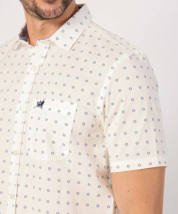 Camisa Manga Corta En Miniprints Con Bolsillo image number null