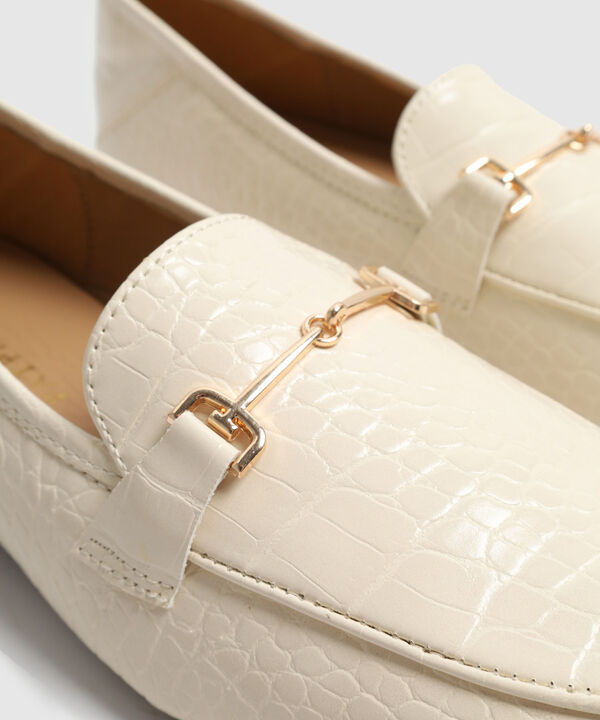Mocas&iacute;n Plano Con Aplique Met&aacute;lico Mujer