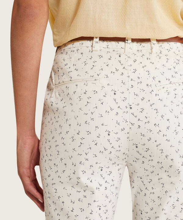 Pantal&oacute;n Chino Estampado Con Cintur&oacute;n