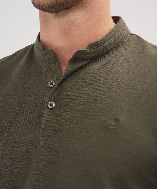Polo Mao Unicolor Con Pestaña Unicolor  Sin Bolsillo Silueta Slim Fit