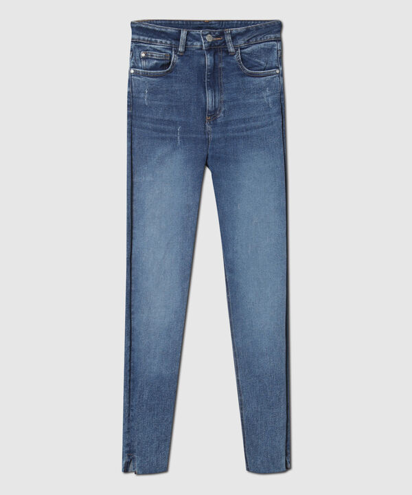 Jean Jean Skinny Con Abertura En Ruedo Tono Medio