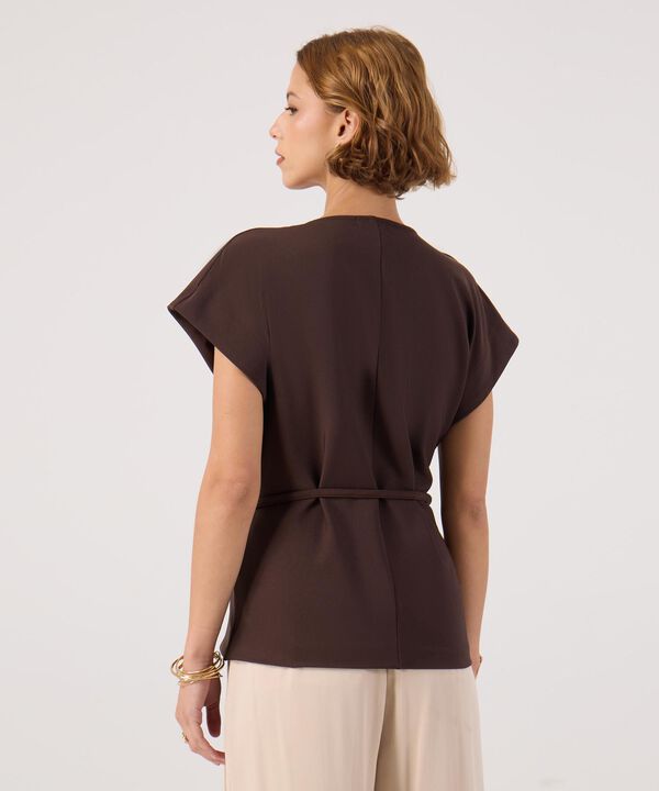Blusa unicolor con cinturon 