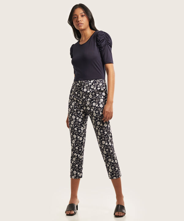 Pantalon Capri Con Bolsillos Laterales