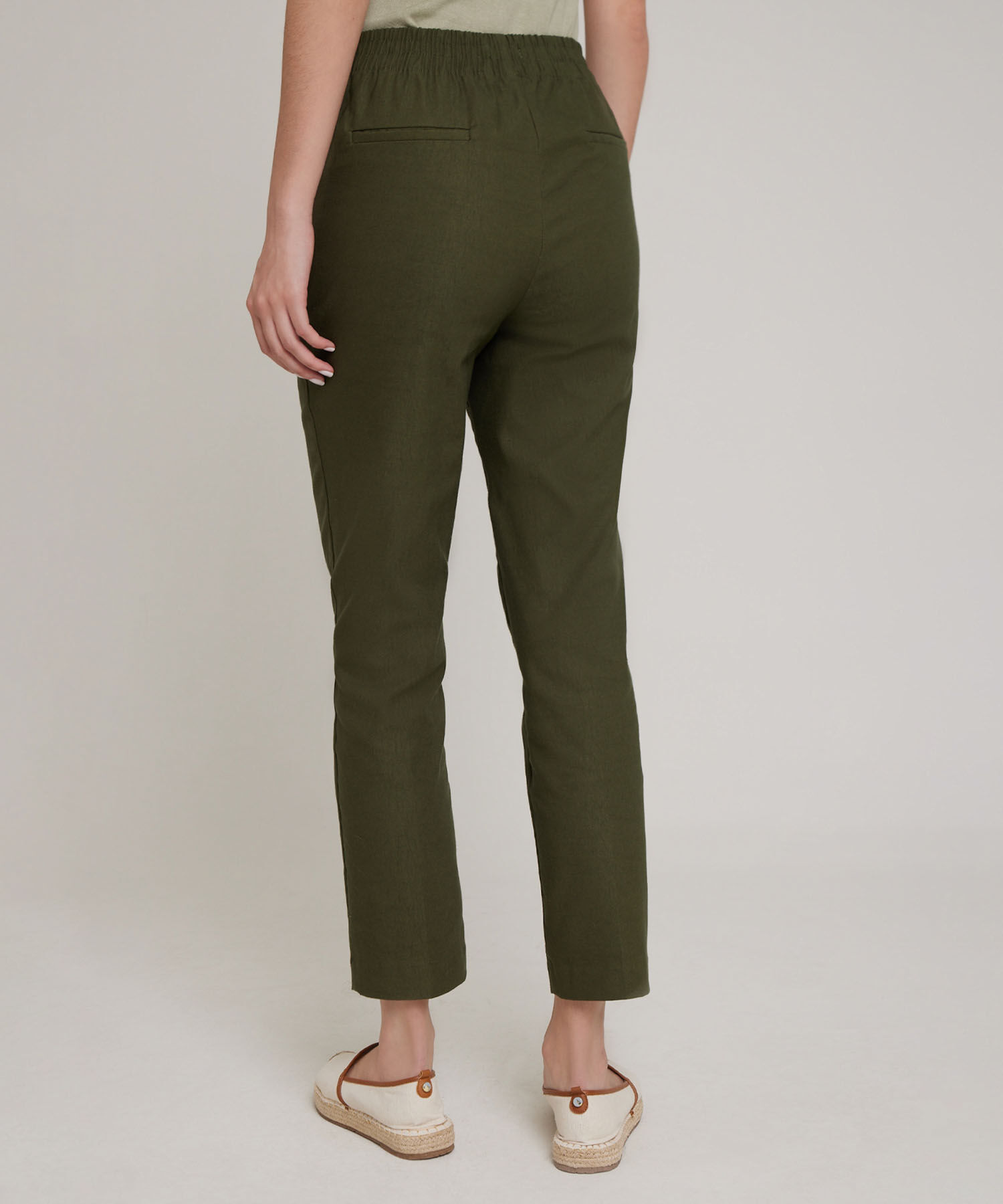 Pantalon Unicolor Clasico Con Bolsillo Diagonal
