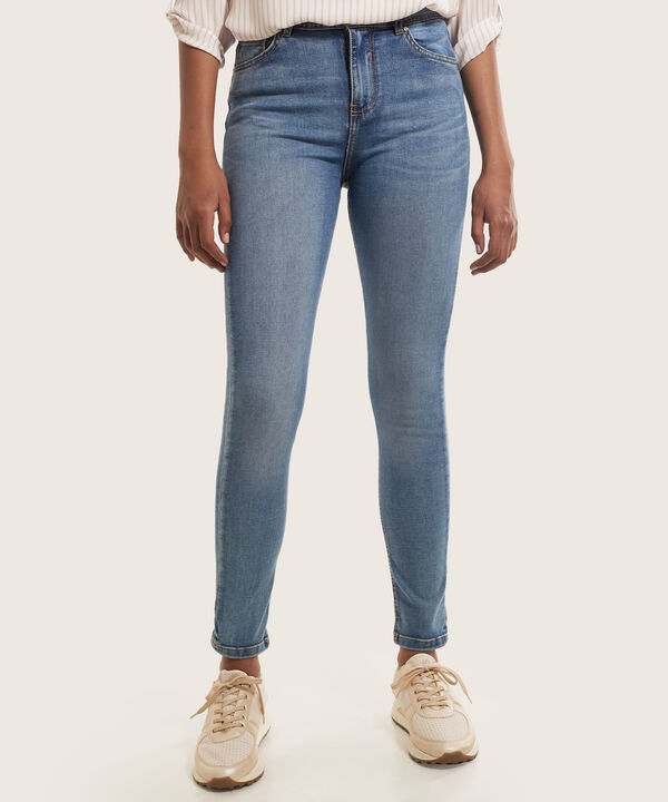 Jean Skinny Tiro Alto Tono Medio Claro