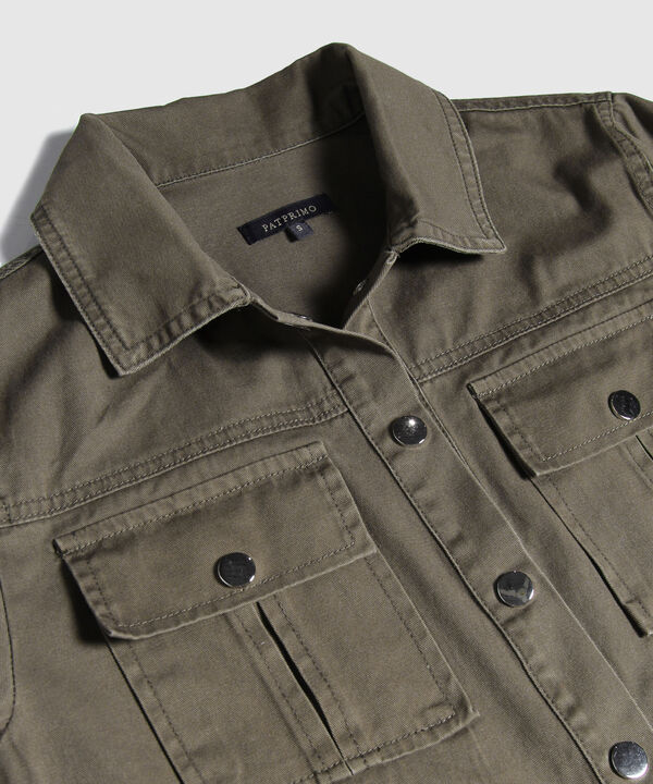 Chaqueta Chaqueta Cuello Camisero Con Bolsillos De Parche