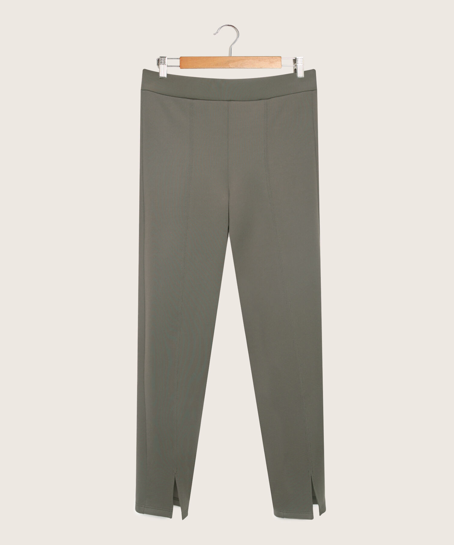 Leggings Unicolor Con Corte En Frente Y Abertura En Bota