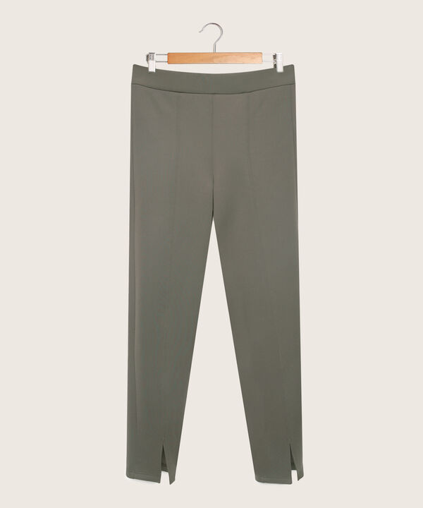 Leggings Unicolor Con Corte En Frente Y Abertura En Bota