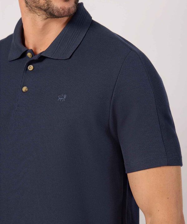 Polo Unicolor Con Detalle En Cuello  image number null