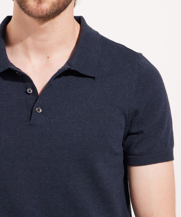 Polo Unicolor Cuello Y Puños En Rib image number null