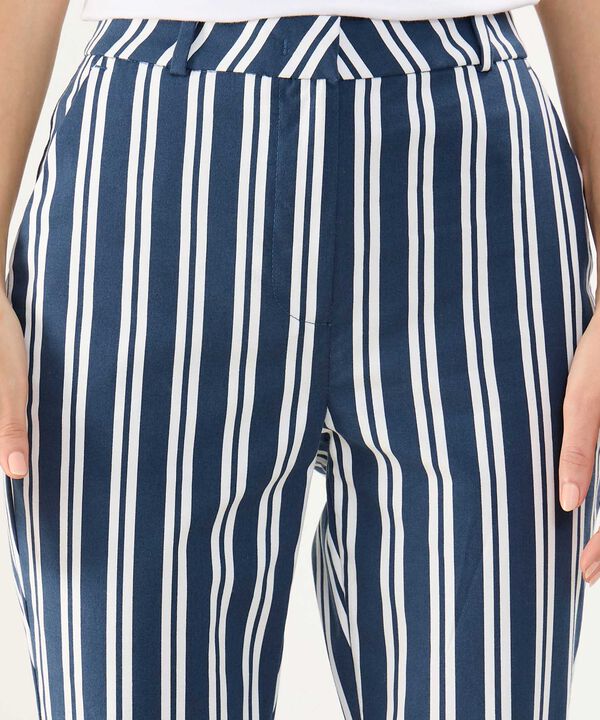 Pantalón Capri Estampado image number null