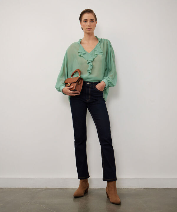 Blusa Con Volantes En Mangas Y Escote Unicolor image number null
