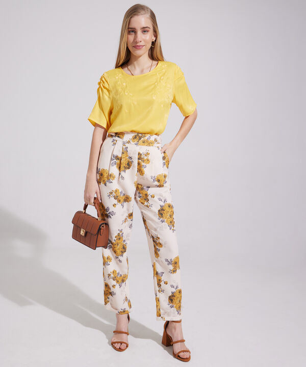 Pantalón Unicolor Con Charreteras Y Boton En Pretina