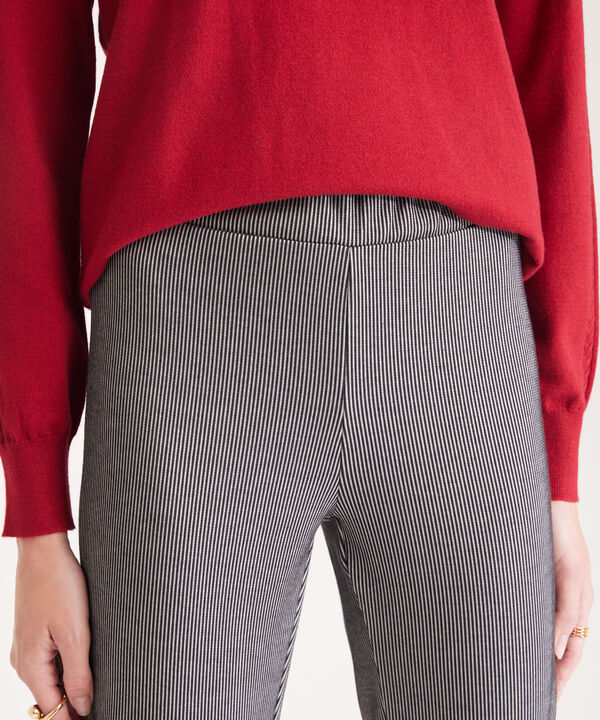 Leggings Preteñido Con Corte En Frente