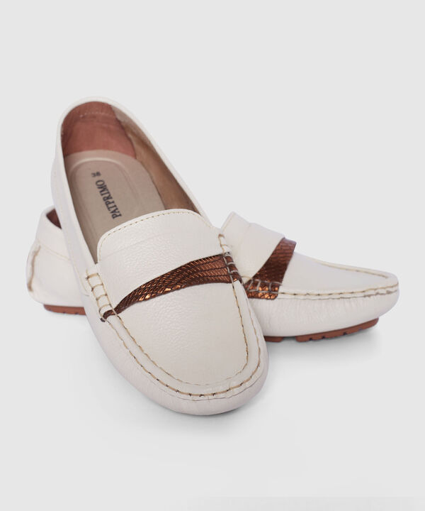 Mocasines Con Textura En Frente