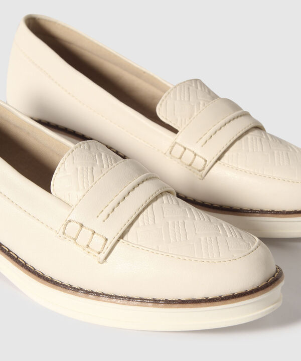 Mocasines image number null