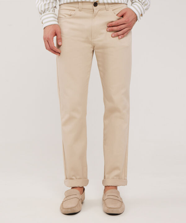 Pantalón Unicolor 5 Bolsillos Silueta Regular Fi­T. Magia En El Caribe