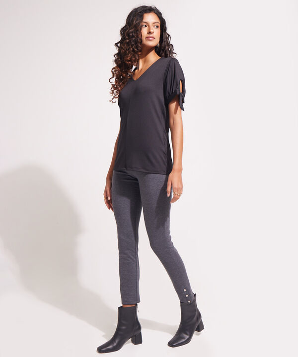 Leggings Unicolor Con Botones Decorativos En Bota