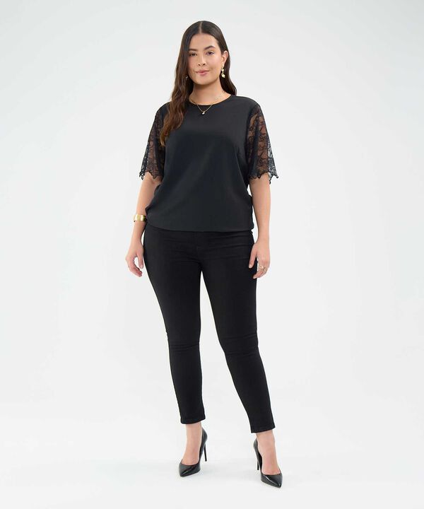 Blusa con Encaje image number null