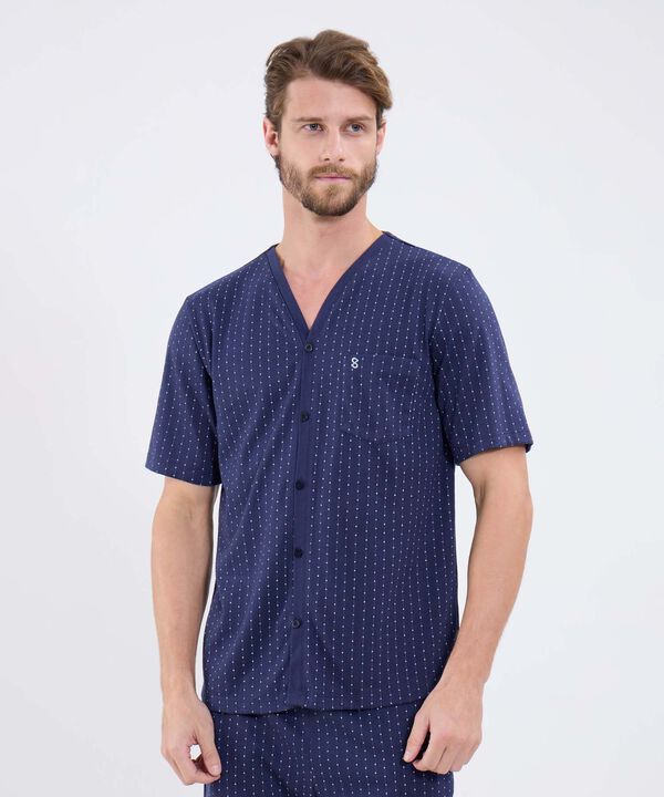 Conjunto Pijama Camisa Cuello V Y Pantaloneta Estampada Para Hombre image number null