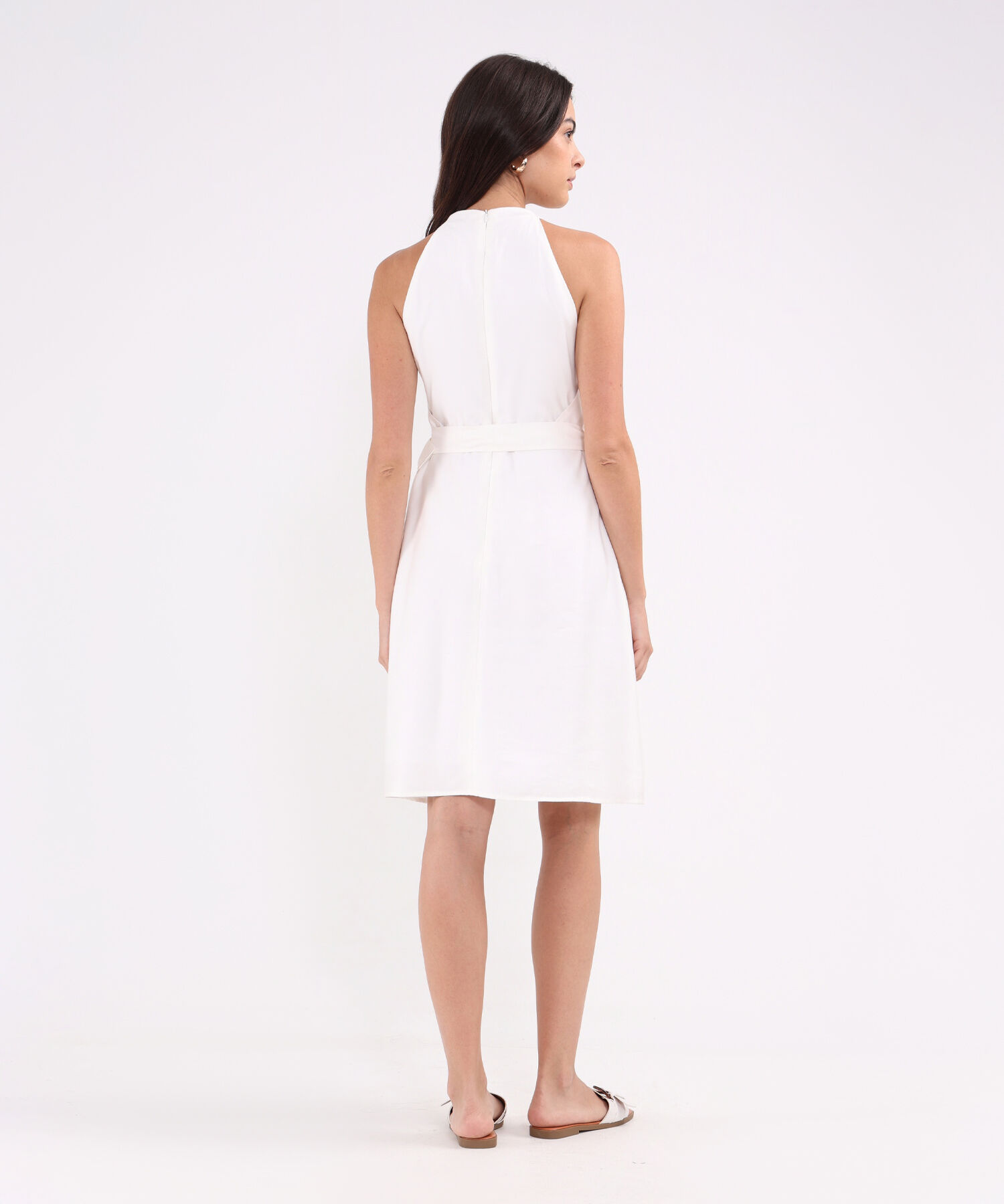Vestido Unicolor A La Rodilla Con Cinturón
