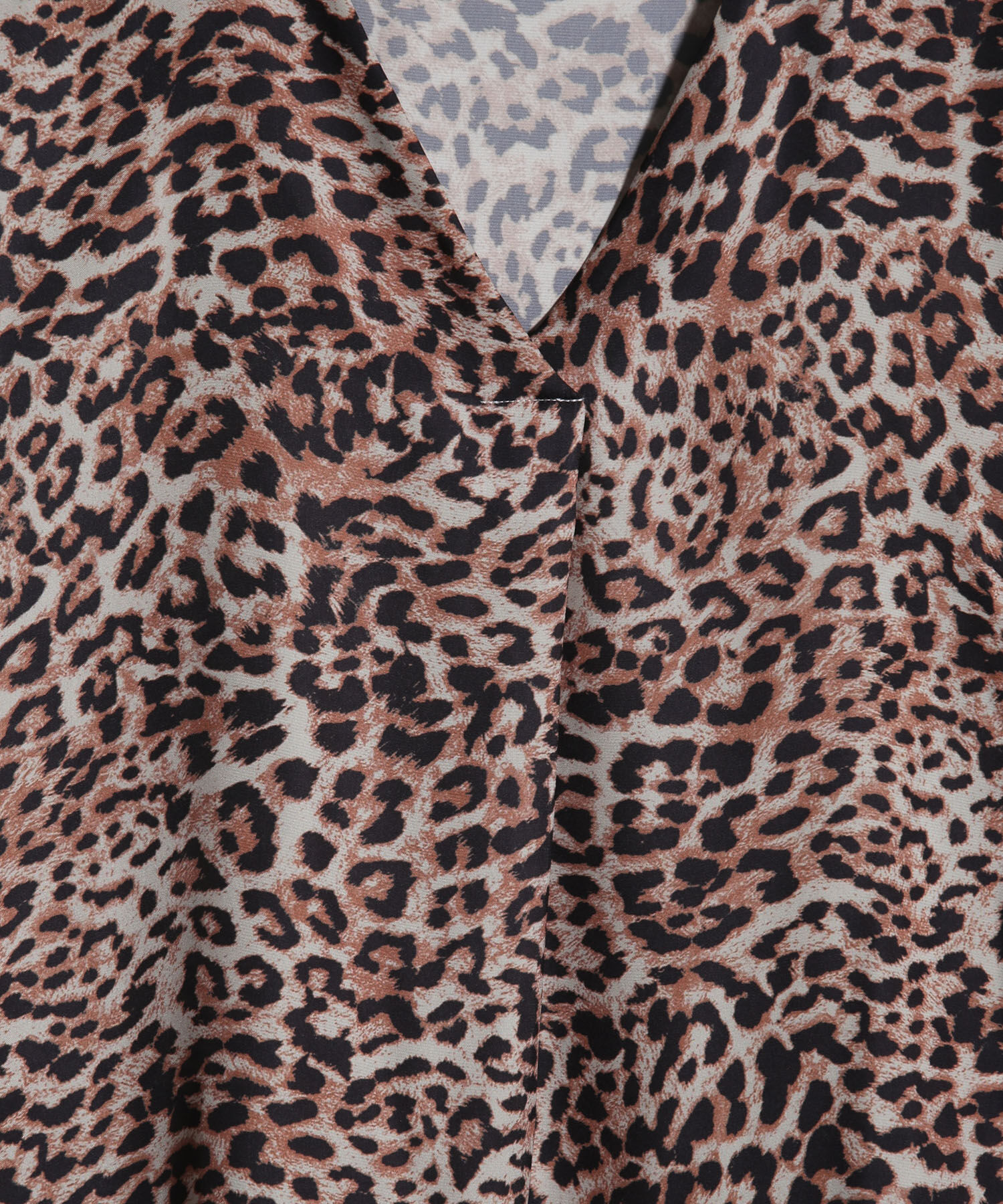 Blusa Manga Corta Rodada Con Escote En V Y Prense