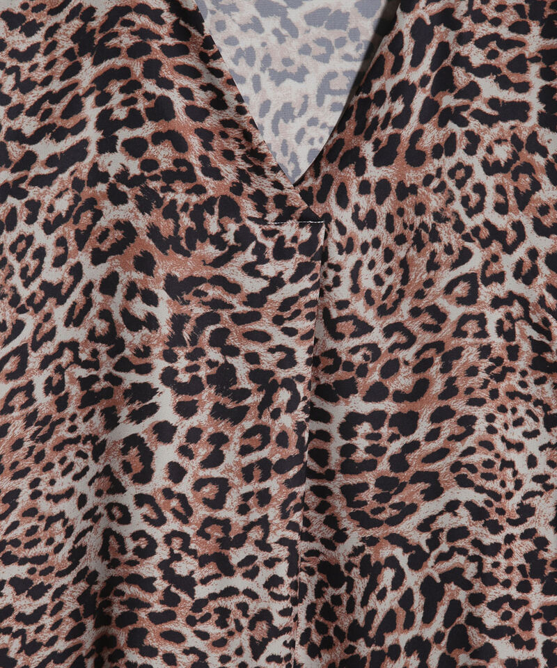 Blusa Manga Corta Rodada Con Escote En V Y Prense