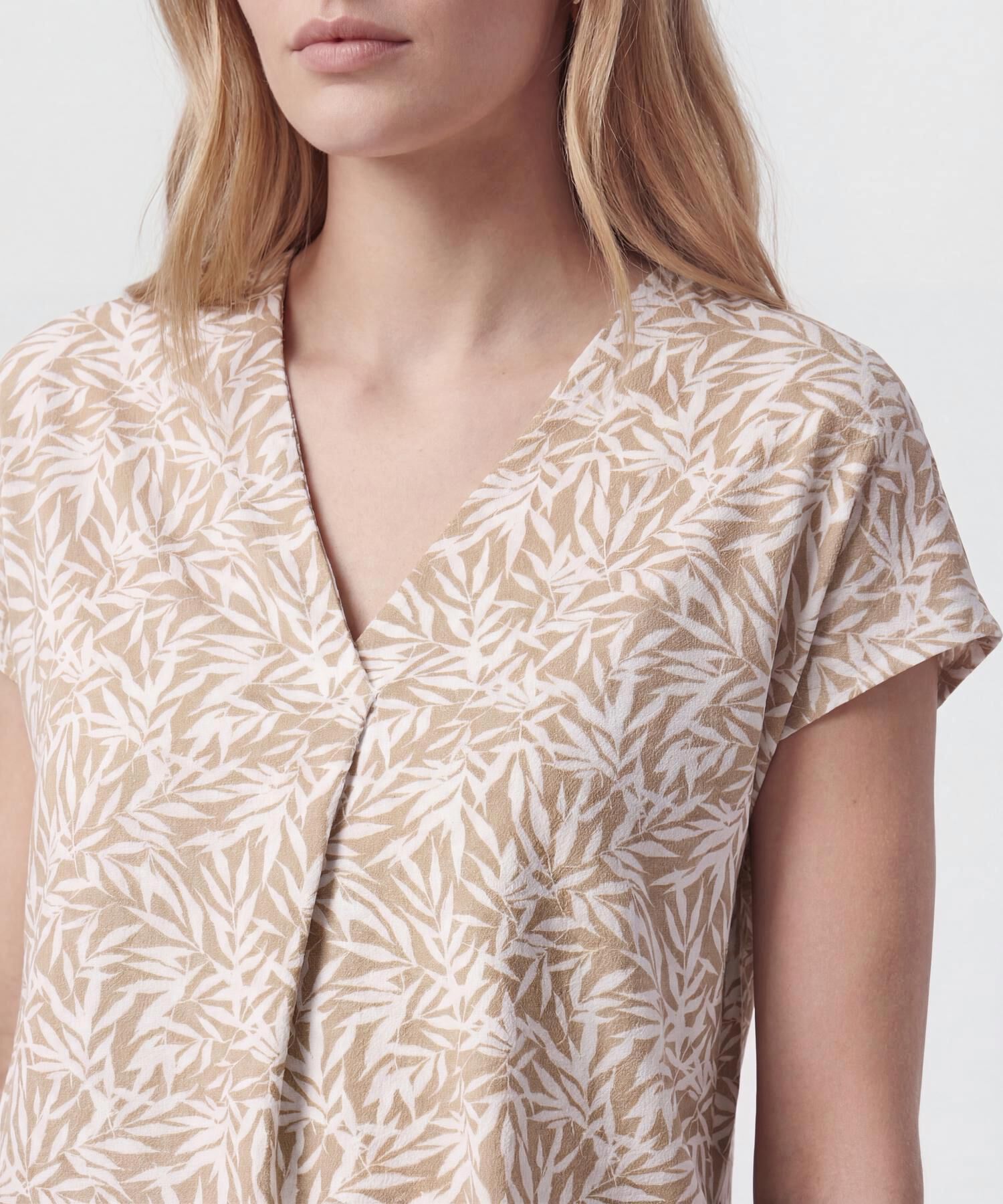 Camiseta Cuello En V Con Prense Para Mujer