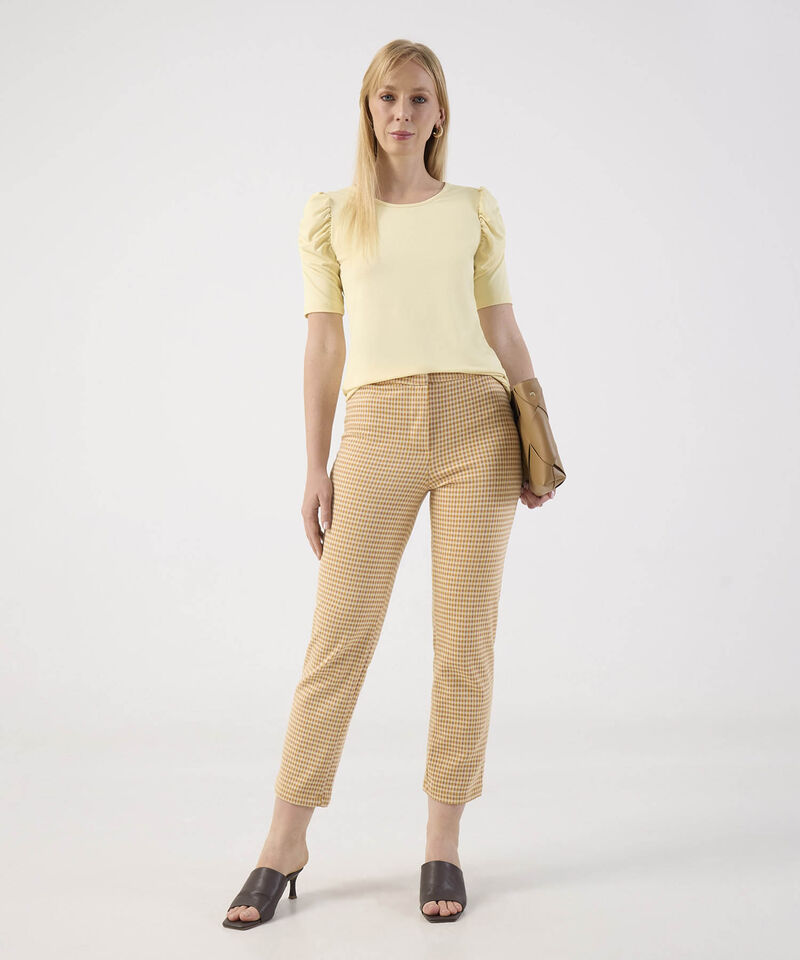 Blusa con Detalle en Mangas