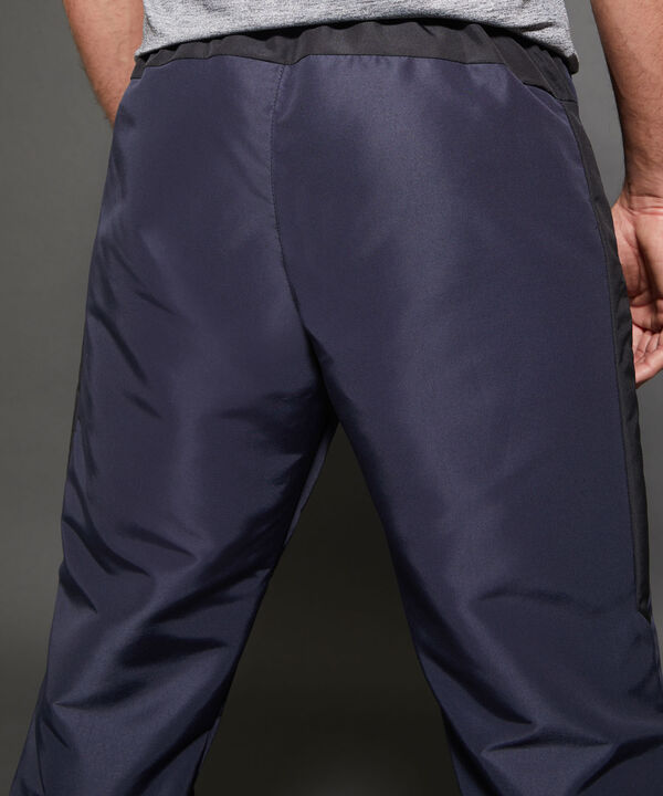 Pantalón Jogger Plano Unicolor Con Cortes Contraste, Bolsillos Laterales, Cordón Ajustable Y Elástico Interno, Sport Líneas