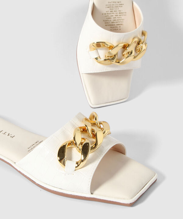 Sandalias Bajas con Detalle