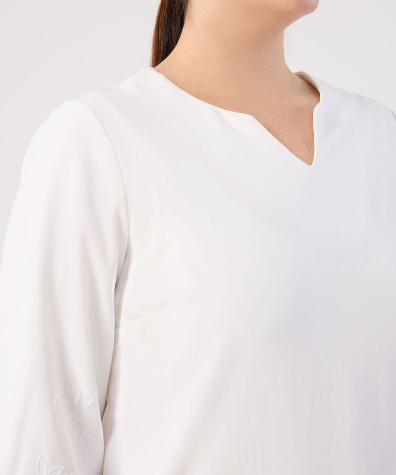Blusa con Escote V y Bordado en Borde Para Mujer Curvy