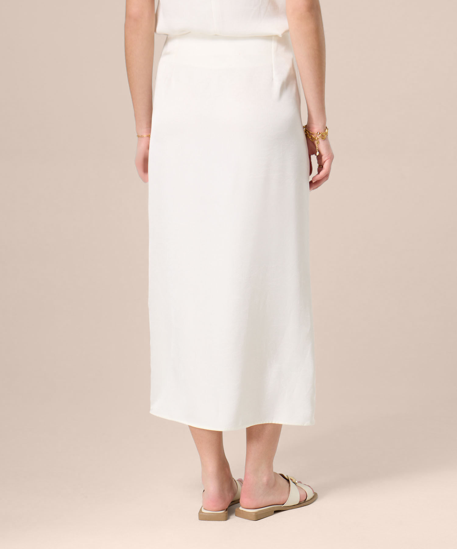Falda Midi Unicolor Con Sesgo