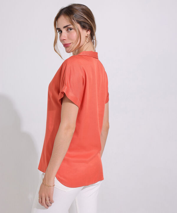 Camisa Unicolor, Manga Corta Con Guardapolvos, Cuello Sport Y Botonadura Azul