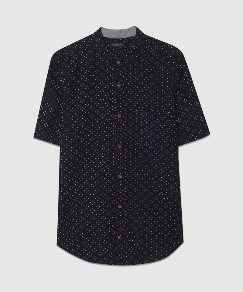 Camisa Estampada, Manga Corta, Cuello Nerú Con Bolsillo Y Silueta Regular Fit, Magia En El Caribe