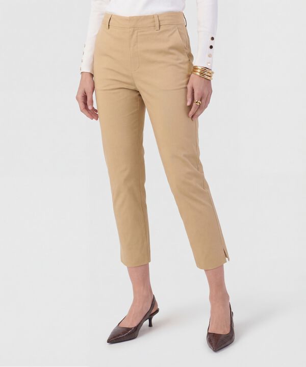 Pantal&oacute;n Capri Con Bot&oacute;n A Contraste Para Mujer