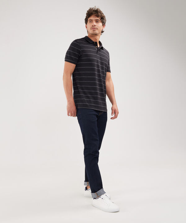 Polo Preteñida Con Cuello Y Puños Tejidos, Sin Bolsillo Y Silueta Slim Fit