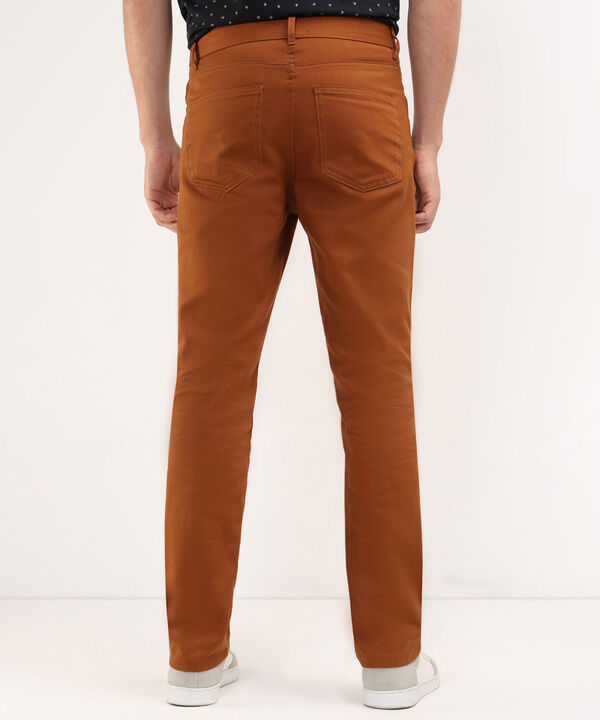 Pantalon Unicolor, 5 Bolsillos, Silueta Regular Fit
