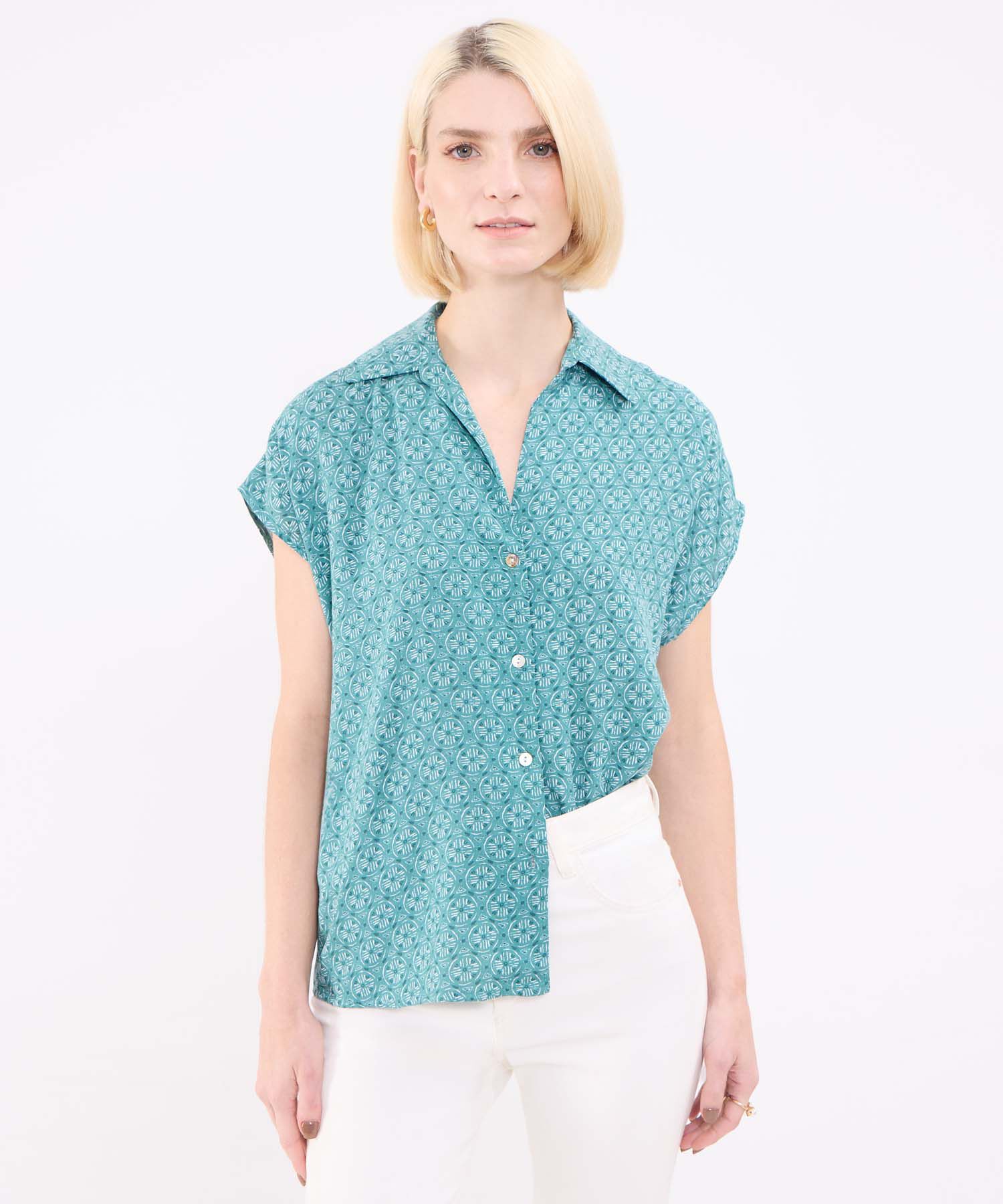 Camisa Estampada Con Hombro Corrido