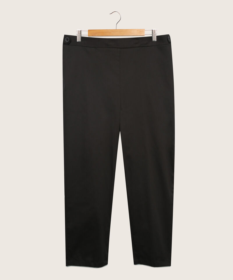 Pantalon Capri Unicolor Con Bolsillos Diagonales