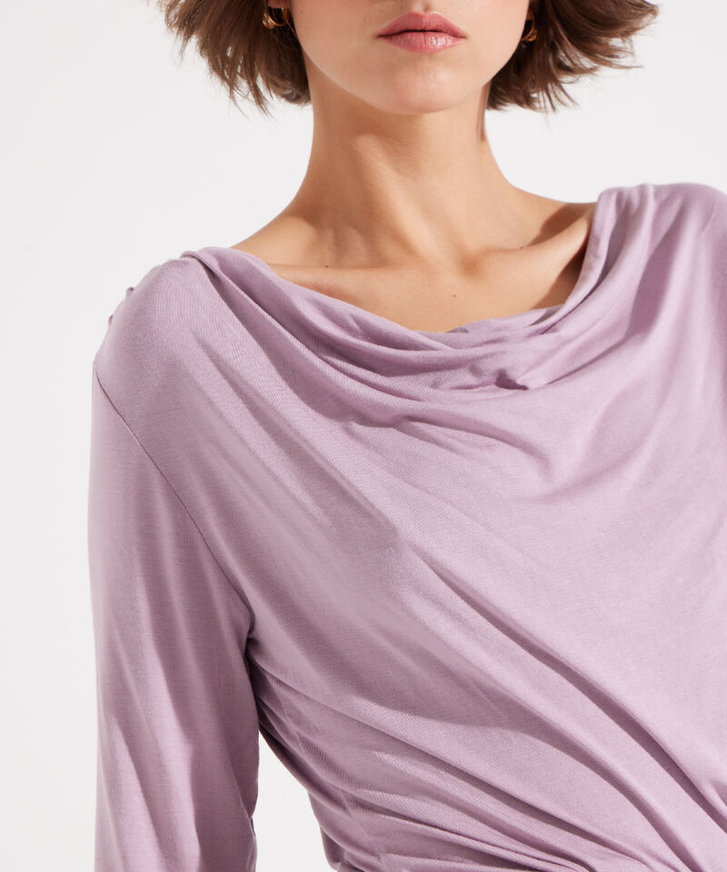 Camiseta con Cuello Drapeado