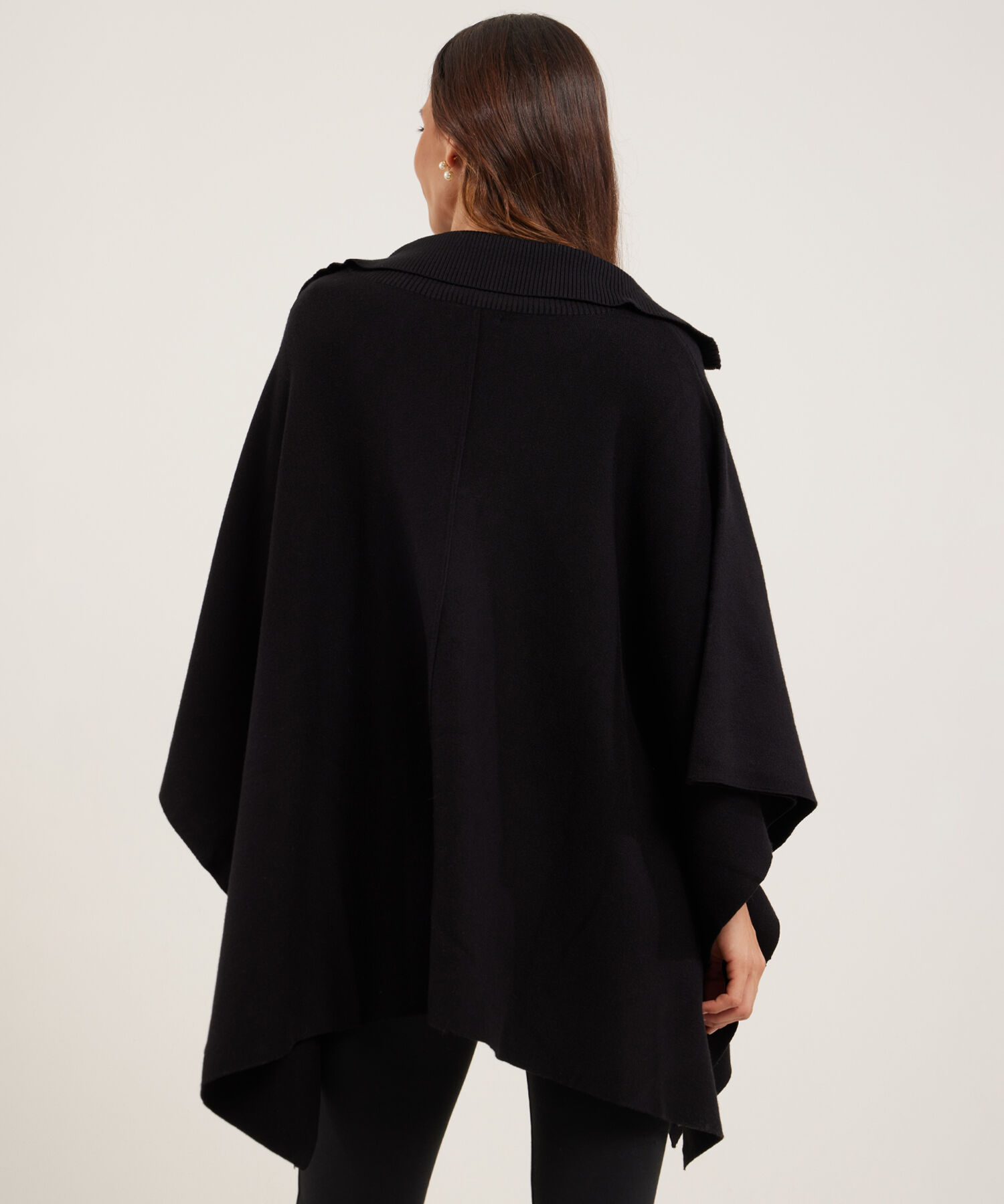 Saco Tipo Capa Con Cremallera Y Cuello Alto