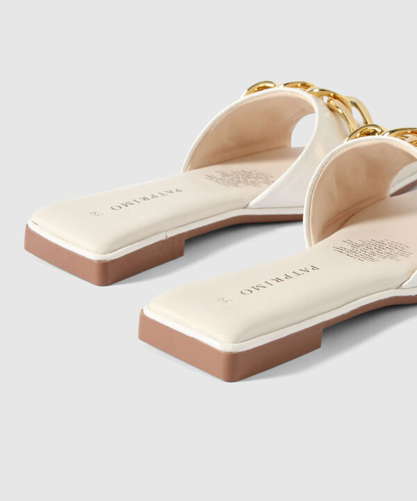 Sandalias Bajas con Detalle