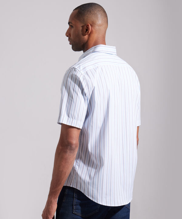 Camisa Preteñida Manga Corta Con Bolsillo Y Silueta Regular Fit