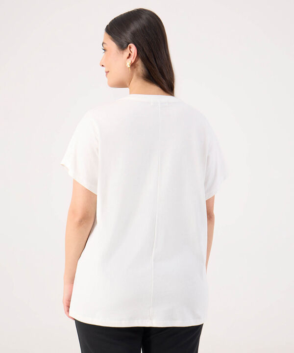 Camiseta Para Mujer Curvy Con Bordado En Frente