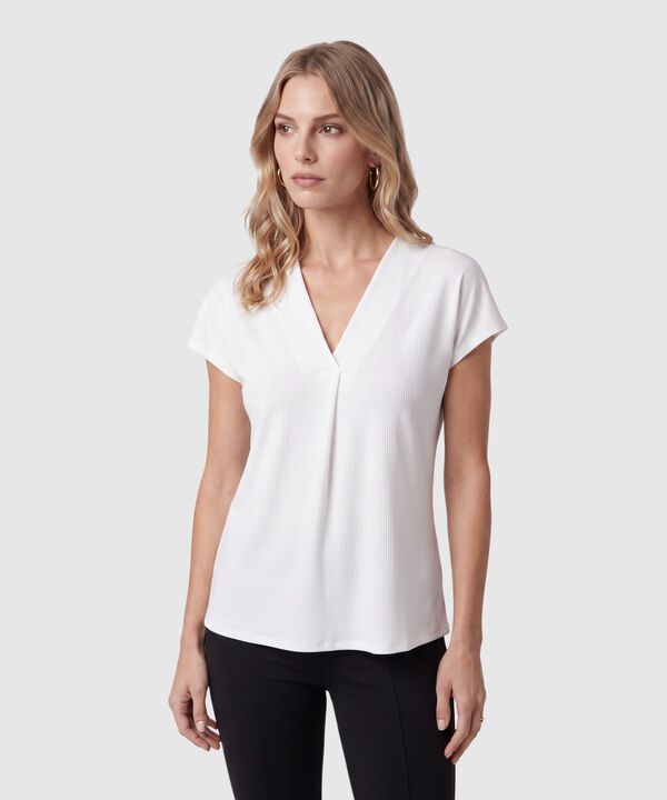 Camiseta Cuello V Plisada Manga Casquillo Mujer image number null